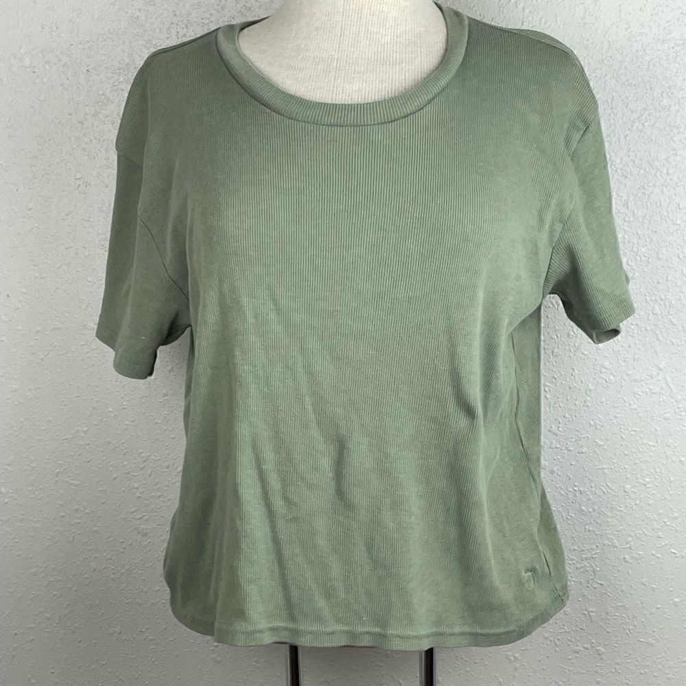 Pre-OwedāPinkāWomensāOliveĀ GreenāRibbedāShortāSleeveāTopāSizeāL